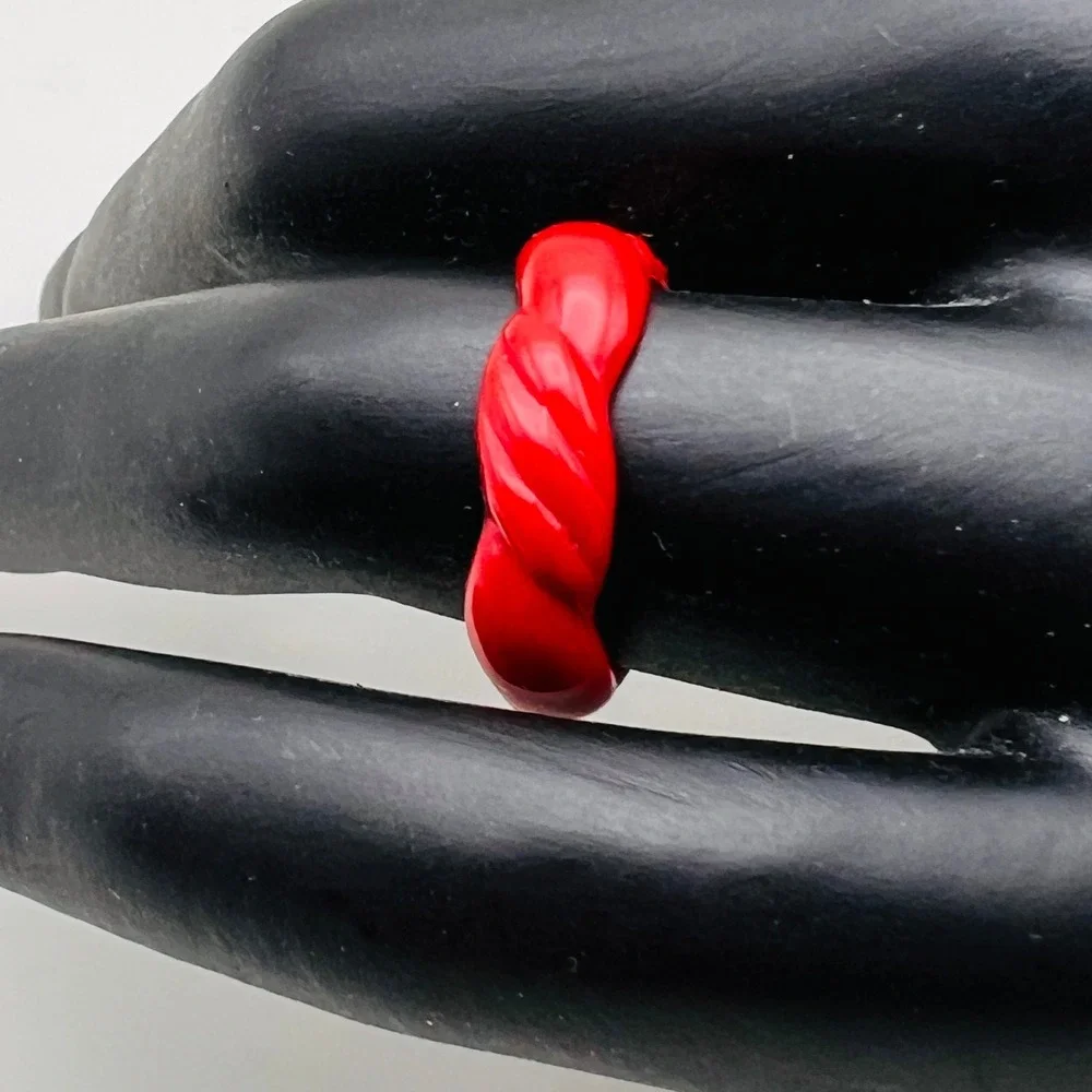Vintage Red Resin Lucite Twisted Rope Band Ring Women Size 6 Chunky Bold Retro